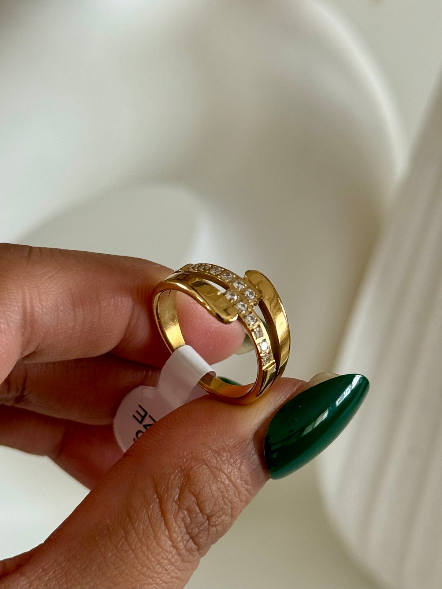 Avril Ring