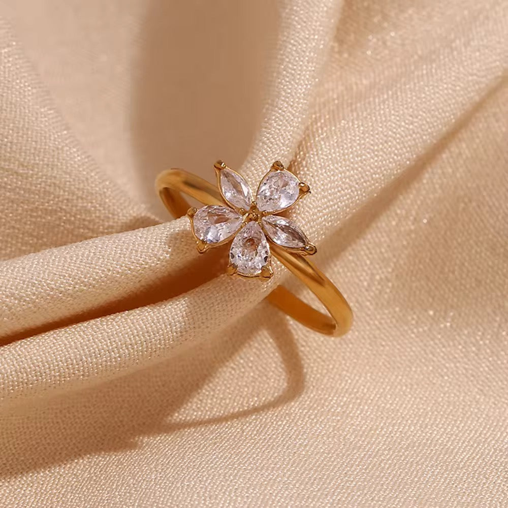 Halley Adjustable Ring