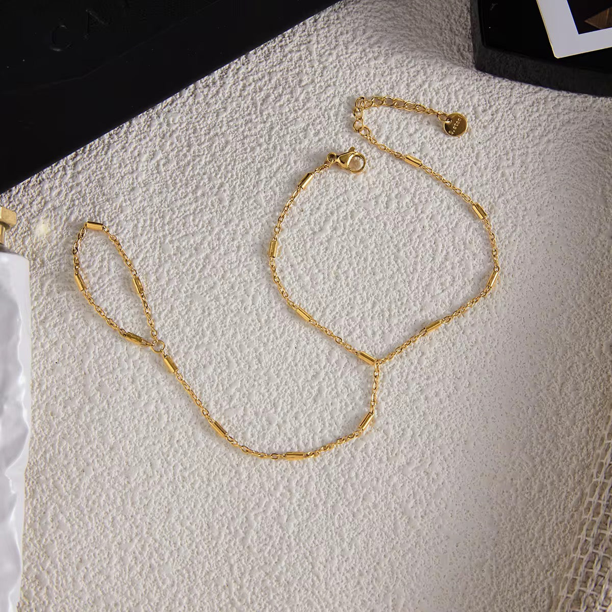 Bela Minimal Handchain
