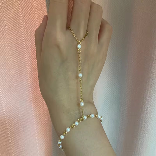 Claribel Handchain