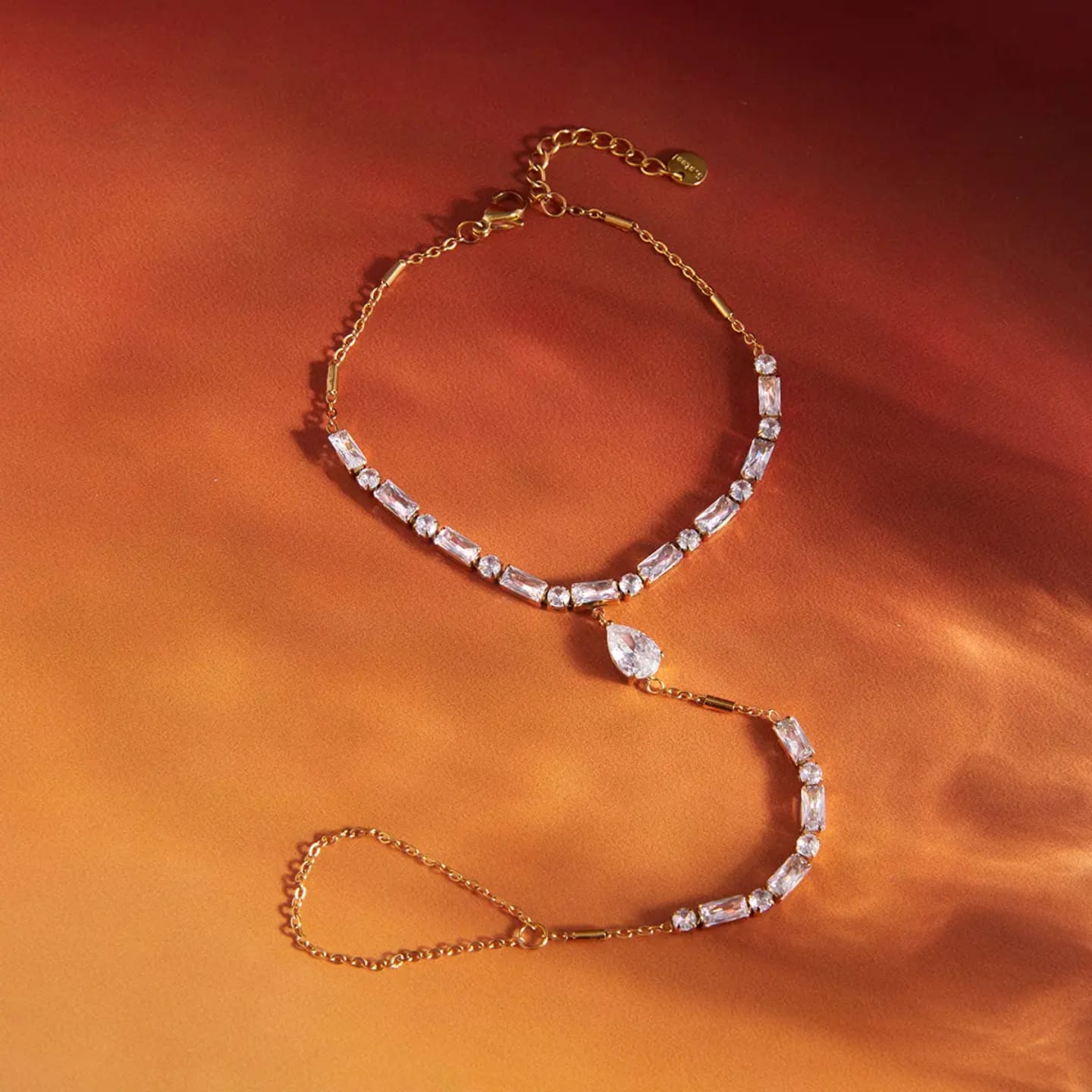 Lunaa Handchain