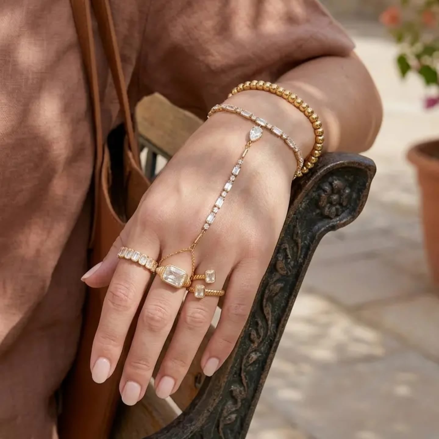 Lunaa Handchain