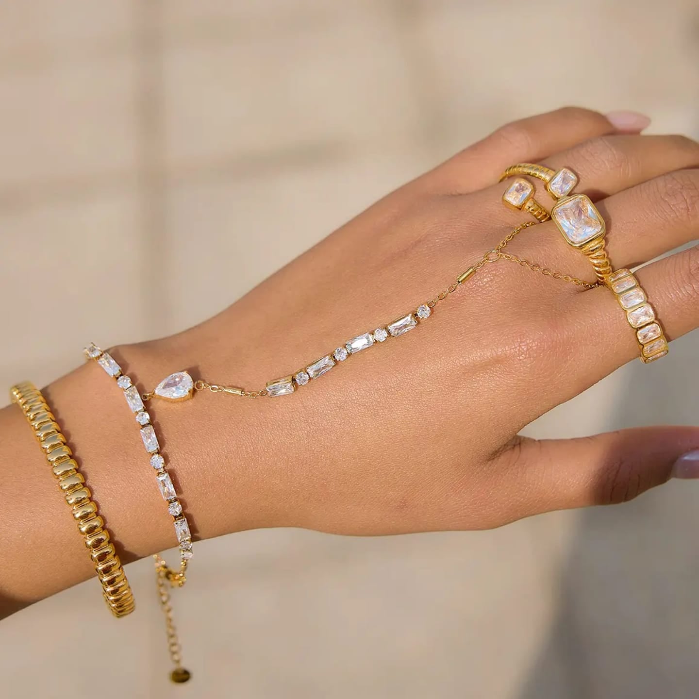 Lunaa Handchain
