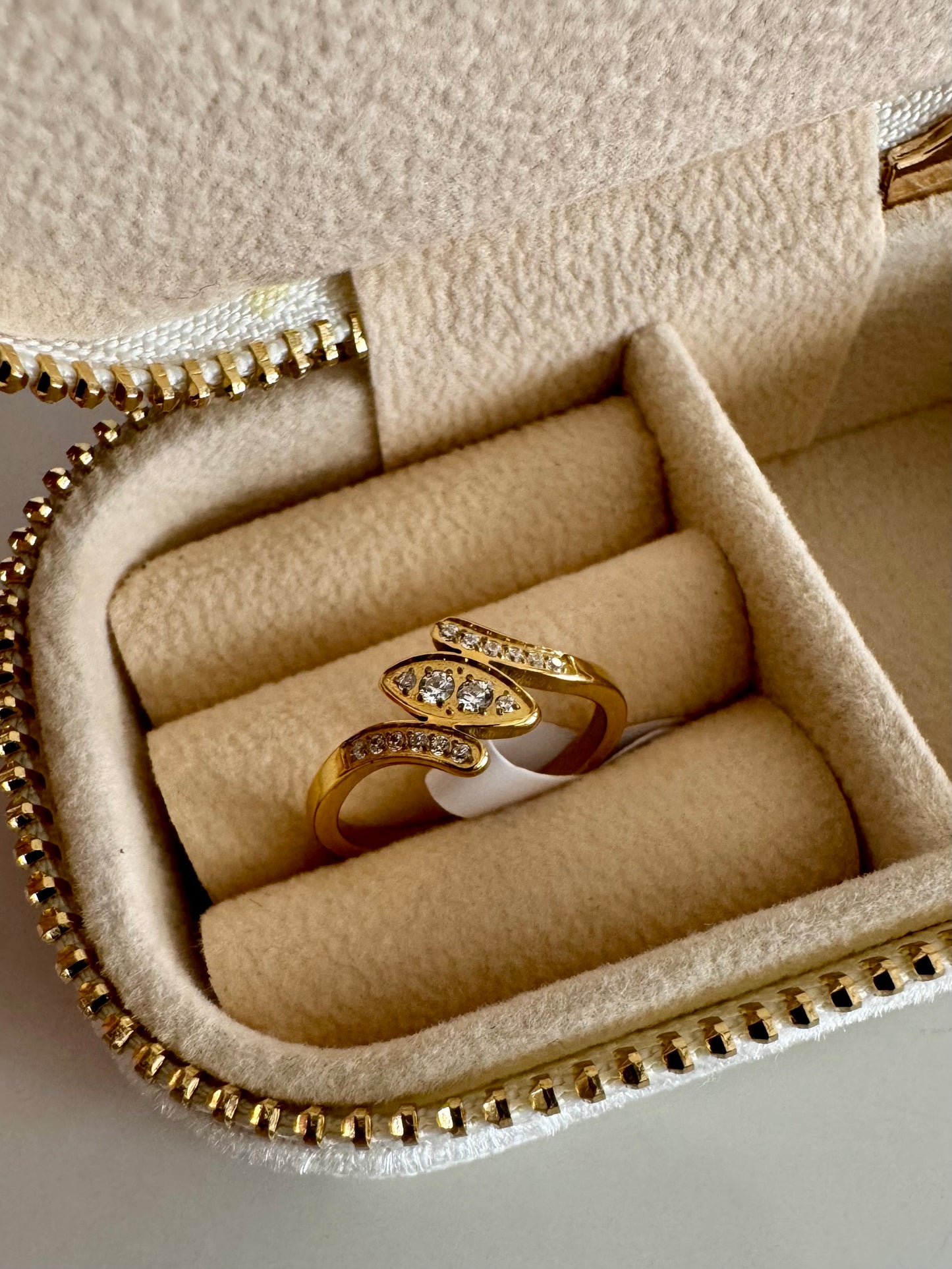 Amoura Ring