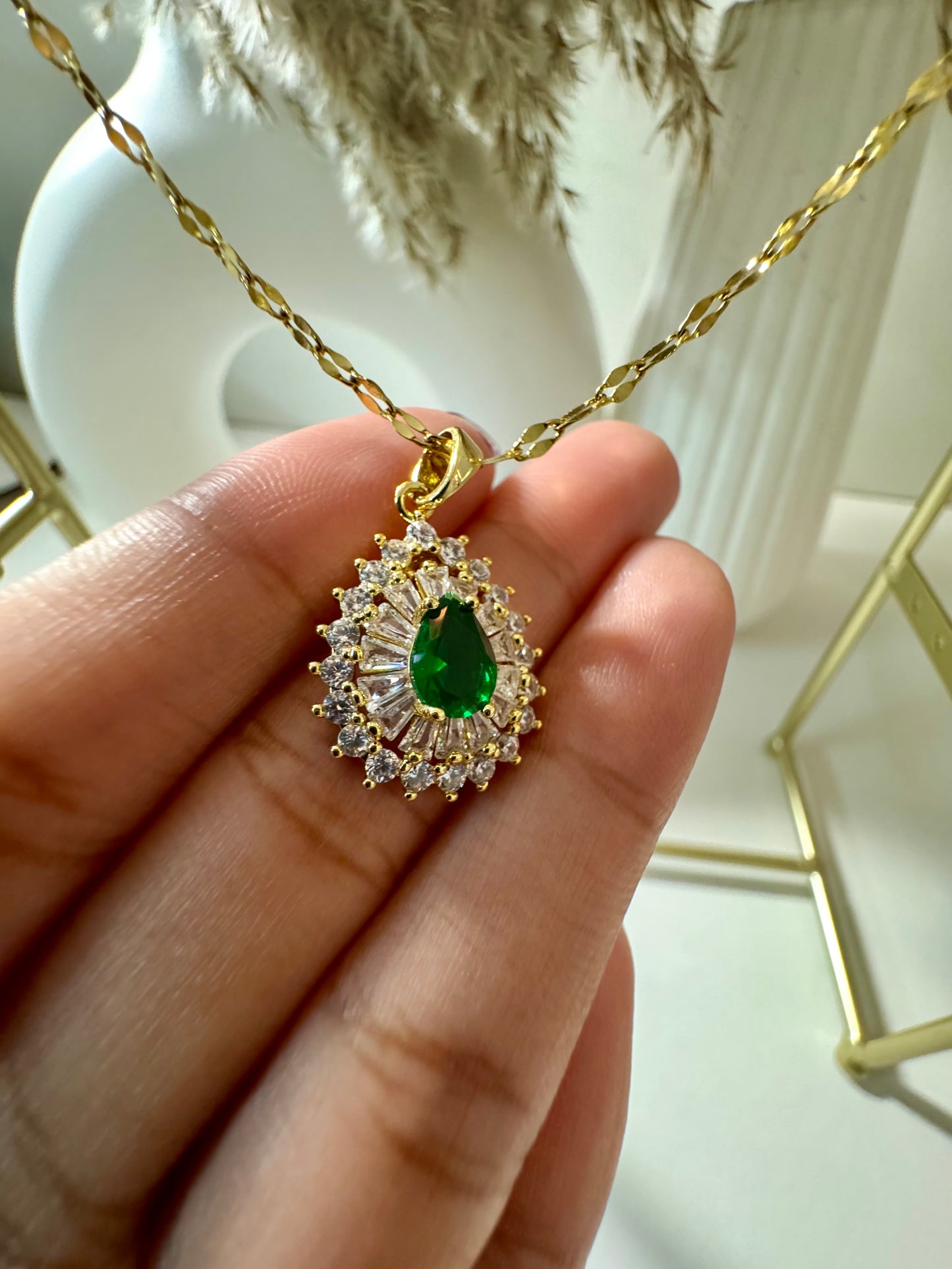 Aloraa Neckpiece