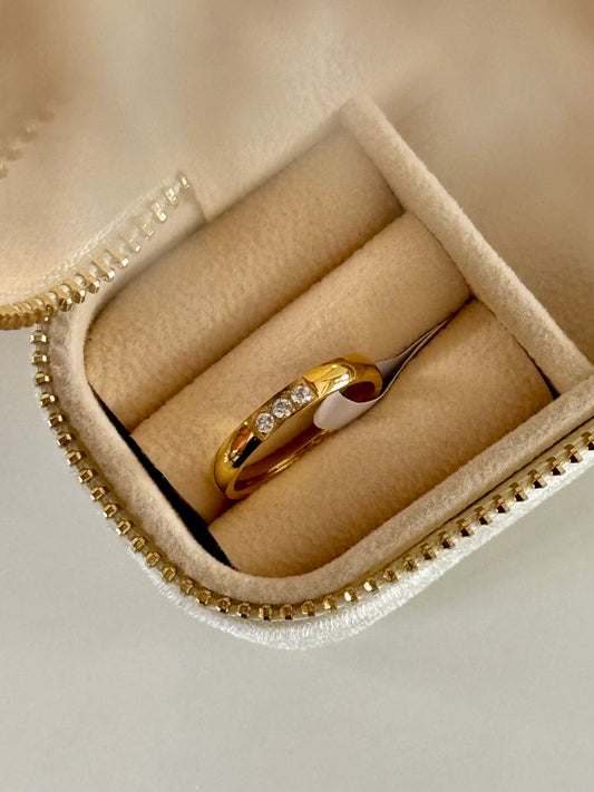 Lunaria Ring