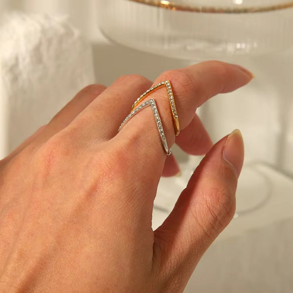 Enara Adjustable Ring