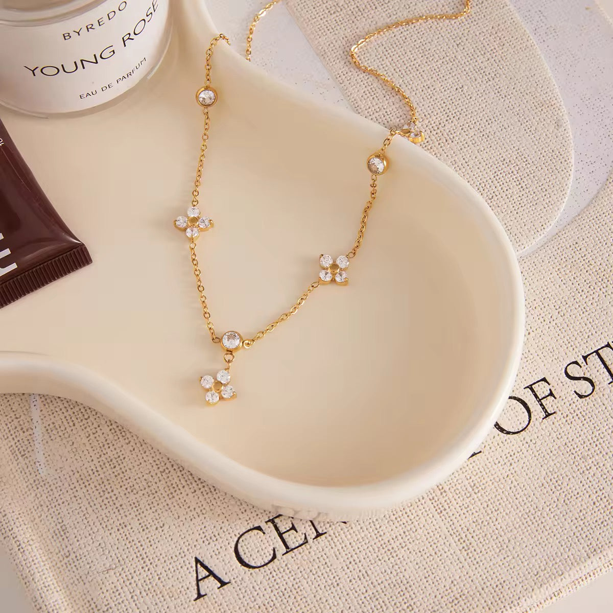 Lois Neckpiece