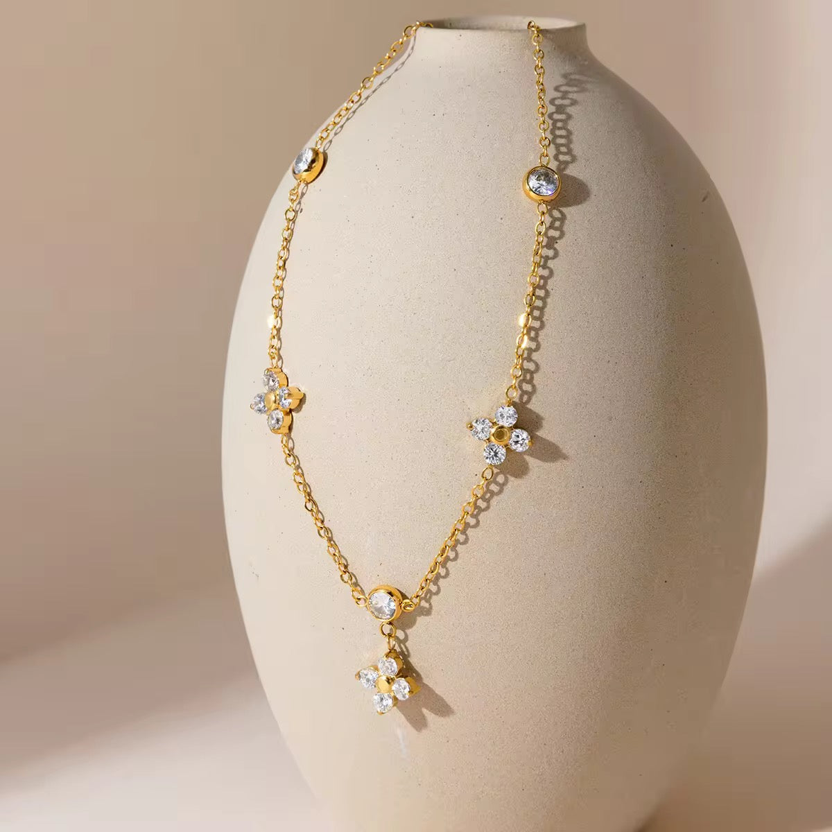 Lois Neckpiece