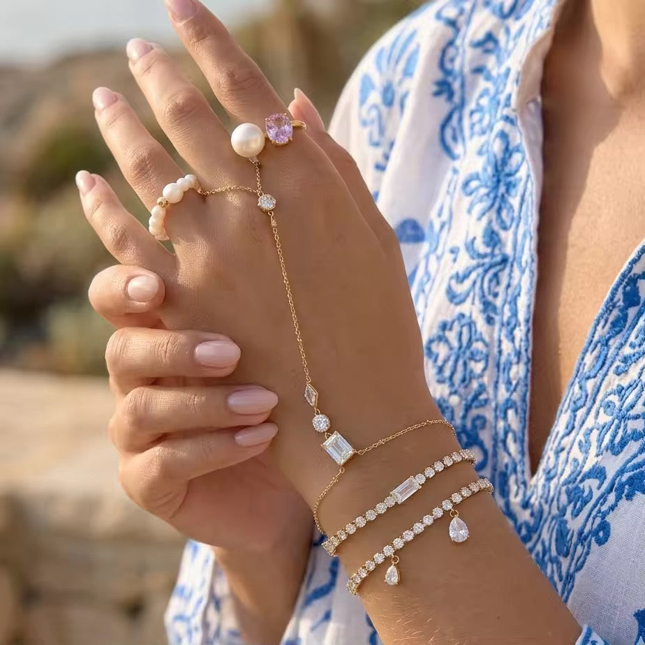Arely Handchain