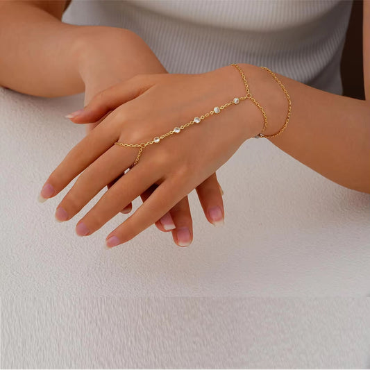 Faye Handchain