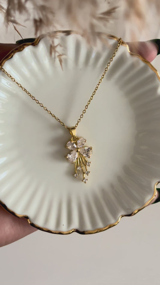 Primrose Neckpiece